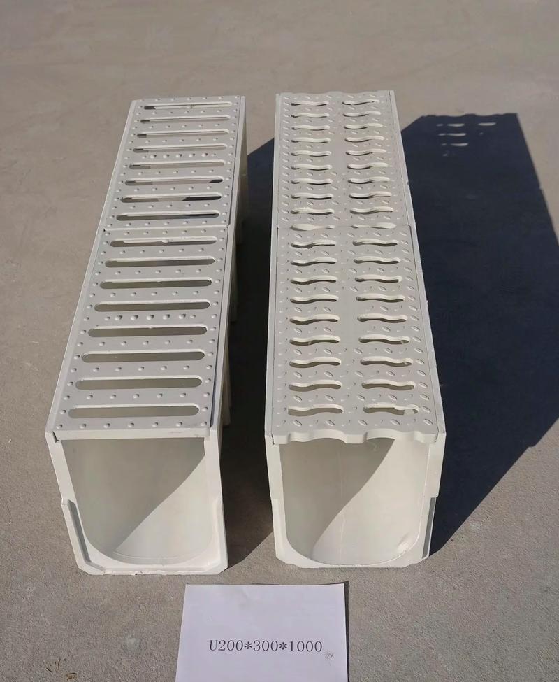 树脂线性排水沟是一种新型的排水系统,采用树脂混凝土材料制成